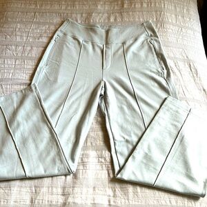 Women’s Athleta Straight Leg Endless Pant, mint green, size 12